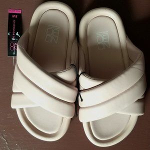 New! Woman's No Boundary Slippers
